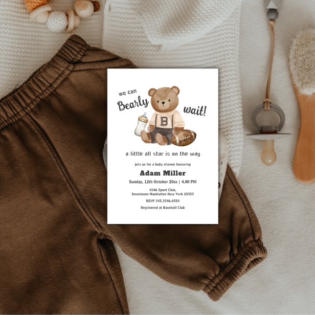 Invitación Bearly Wait Football Sport Boy Baby Shower  (Bearly Wait Football Sport Boy Baby Shower Invitation)