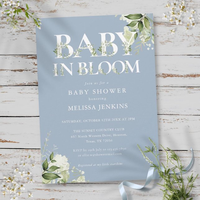Invitación Bebé azul turbio en Baby Shower de vegetación flor (Dusty Blue Baby In Bloom Greenery Baby Shower Invitation)
