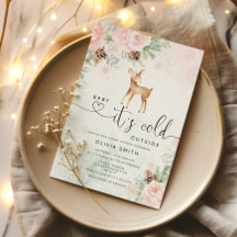 Bebé bebe hace frío afuera de la ducha de bebé