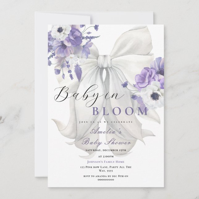 Invitación Bebé blanco en flor Baby Shower morada floral (Anverso)