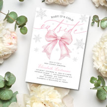 Bebé con lazo rosa Es frío afuera Baby Shower de i