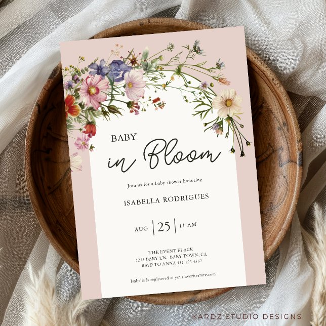 Invitación Bebé de flores silvestres en el Baby Shower de Blo (Personalize this elegant chic Baby in Bloom Baby Girl Shower Invitation in wildflower themed shower.)