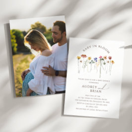 Invitación Bebé de flores silvestres en la foto de una pareja