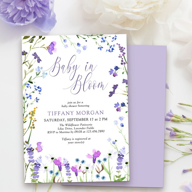 Invitación Bebé en el Baby Shower de flores violetas púrpuras (Baby in Bloom Baby Shower Invitation from my Purple Wildflower Collection.
)