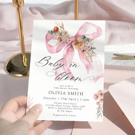 Invitación Bebé en el Baby Shower floral de color rosa