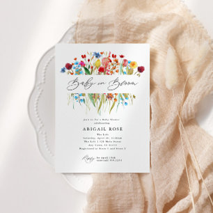 Invitación Bebé en el florecimiento de flores silvestres de B