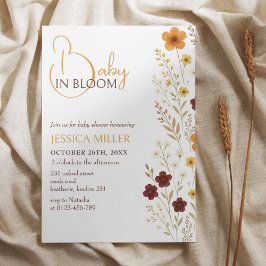 Invitación Bebé en el florecimiento de flores silvestres de o
