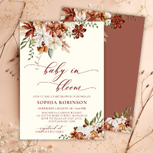 Invitación Bebé en el florecimiento de flores silvestres en B
