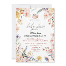 Bebé en flores silvestres florales