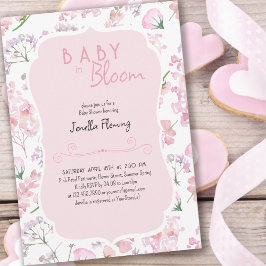 Invitación Bebé en un dulce Baby Shower con flores rosadas