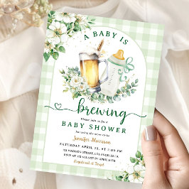 Invitación Bebé está preparando cerveza de Baby Shower Neutra