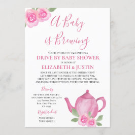 Invitación Bebé está preparando una tetera rosa manejada por