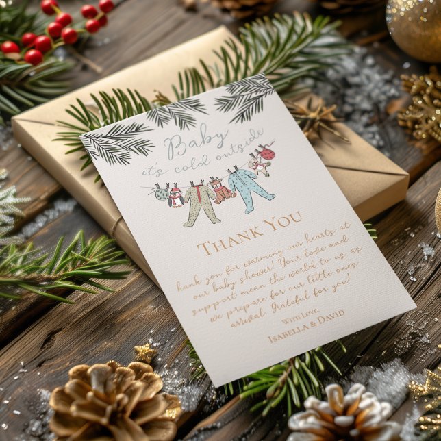 Invitación Bebé, frío fuera del Baby Shower invernal (Baby It's Cold Outside Winter Baby Shower Thank You Card. Hand Drawn Xmas Baby Pajamas & Pine Leaves)