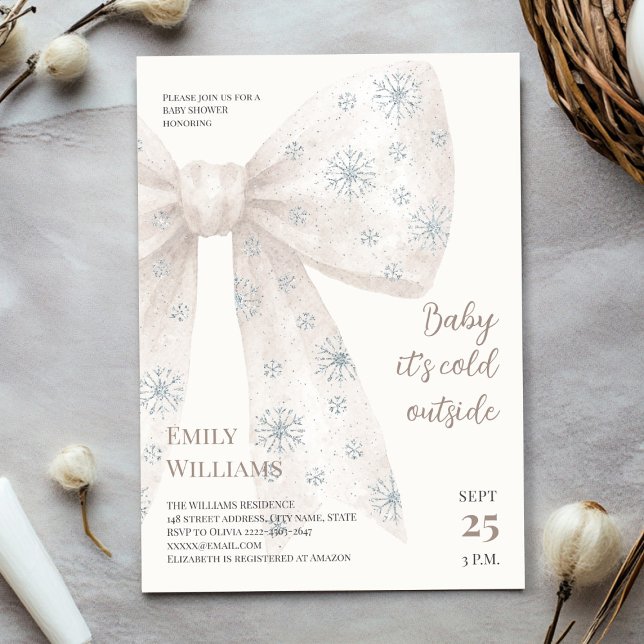 Invitación Bebé, hace frío afuera de Baby Shower de arco blan (Baby It’s Cold Outside Theme with beige blue neutral Snowflake Bows)