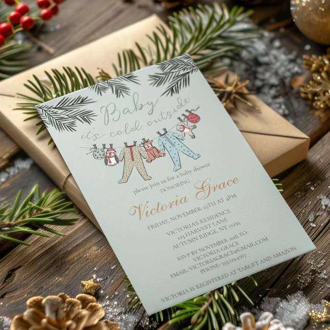 Invitación Bebé, hace frío fuera del Baby Shower neutral de g (Cute Baby It's Cold Outside Winter Baby Shower Invitations. Xmas Baby Pajamas, Stuffed Animals, Pine)