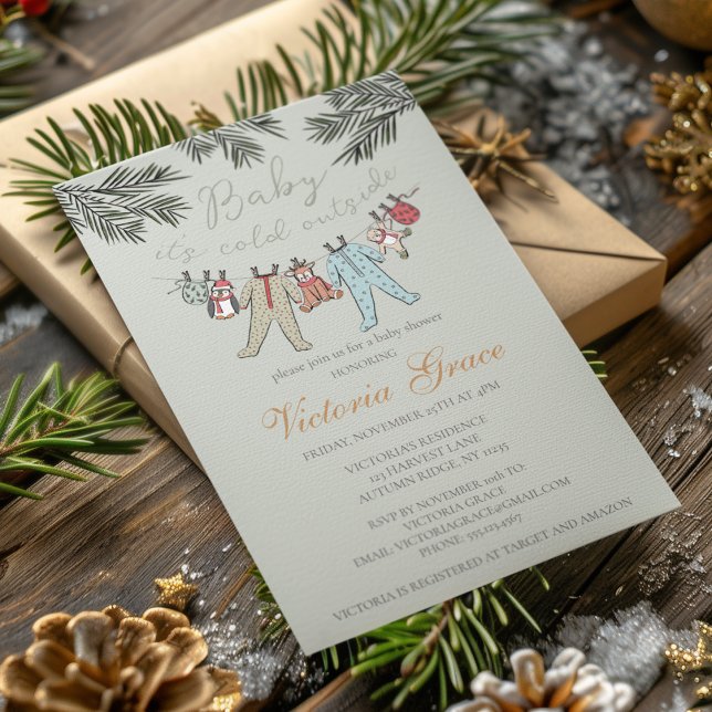Invitación Bebé, hace frío fuera del Baby Shower neutral de g (Cute Baby It's Cold Outside Winter Baby Shower Invitations. Xmas Baby Pajamas, Stuffed Animals, Pine)