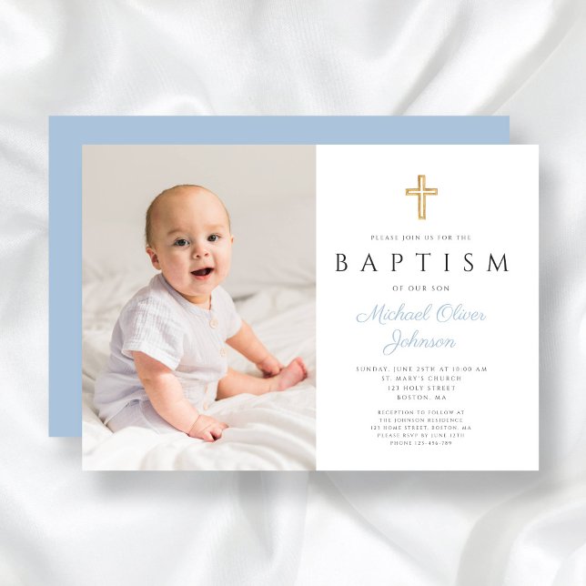 Invitación Bebé moderno guión azul cruz de niño foto bautismo (Modern Baby Blue Script Cross Boy Photo Baptism Invitation)