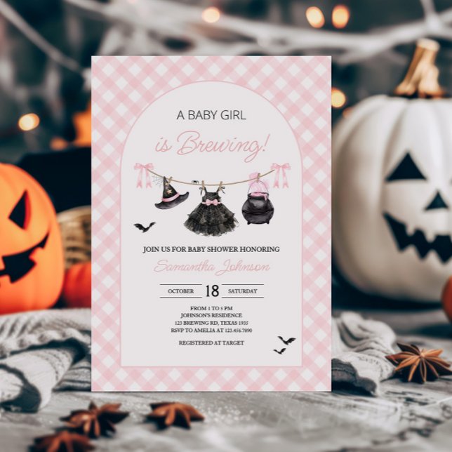 Invitación Bebé rosa de Halloween está preparando Baby Shower (Pink Halloween Baby is Brewing Gingham Baby Shower Invitation)
