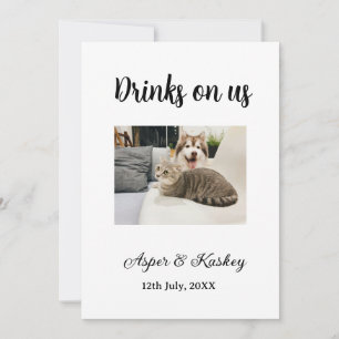 Invitación Bebidas a nuestro cargo barra libre foto de mascot