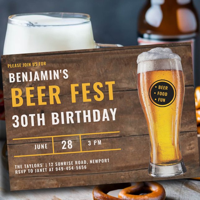 Invitación Beer Fest Men Rustic Wood Backyard 30 cumpleaños (mens 30th birthday beer fest party invitation ticket photo black white yellow cheers rustic brewery)