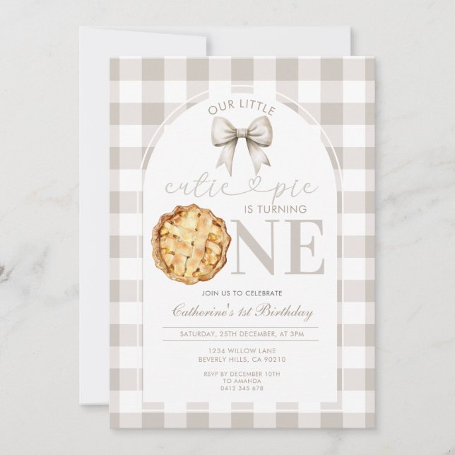 Invitación Beige Gingham Cutie Pie First Birthday (Anverso)