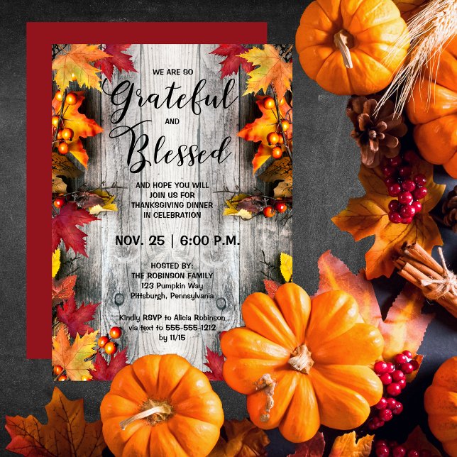 Invitación Bendición agradecida de la cena de Acción de Graci (Thanksgiving Dinner Rustic Woodsy Wood-Look and Leaves Grateful and Blessed Invitation)