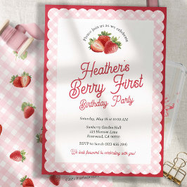 Invitación Berry First Strawberry Birthday with Pink Gingham