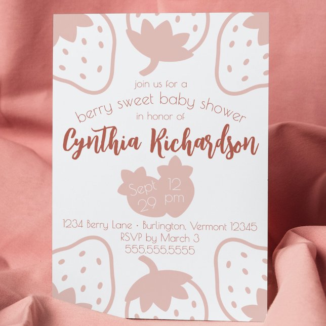 Invitación "Berry Sweet" Cute Baby Shower moderno de fresa (berry sweet strawberry baby shower invitation cute modern shower farmers market theme summer shower)
