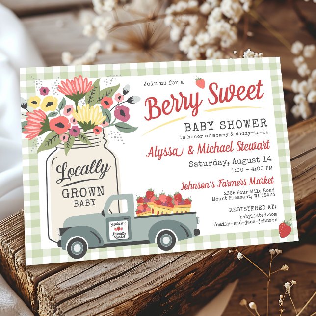 Invitación Berry Sweet Farmers Market Gingham Boy Baby Shower (Cute sage green gingham mason jar flowers bouquet strawberry berry sweet farmers market baby shower)