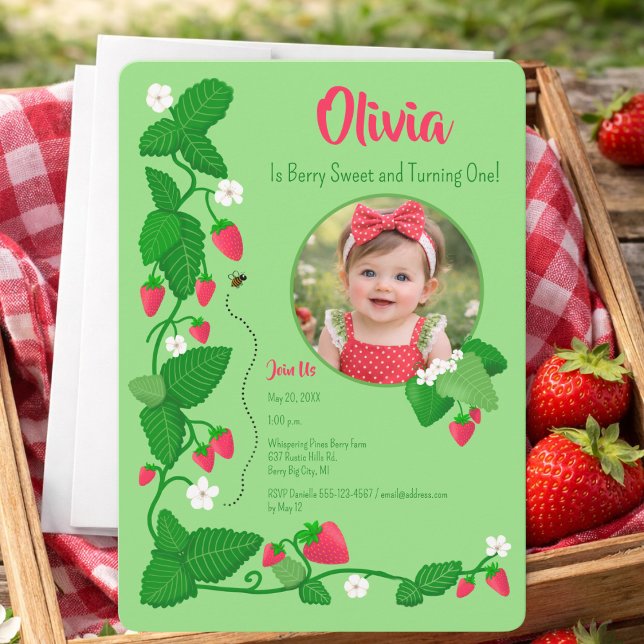 Invitación Berry Sweet First Birthday Strawberry Photo (Subido por el creador)