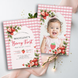Invitación Berry Sweet Strawberry Gingham Photo 1st Birthday