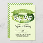 Invitación Big Dill Pickle Kids Primer cumpleaños<br><div class="desc">Celebra el día especial de tu hijo con este diseño de primer cumpleaños de Big Dill Pickle Kids. Este diseño presenta un gran pickle acuático. Lo contrario es un patrón de puntos de polka. Artículos coincidentes en nuestra tienda para un tema fiesta completo. Si desea más información, póngase en contacto...</div>