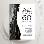 Invitación Black Agate White Gold Surprise Cumpleaños 60<br><div class="desc">Años negros, blancos y dorados sorprenden la invitación a la fiesta de cumpleaños número 60. Elegante diseño moderno con fondo geodésico de mármol agate acuarela, oro falso purpurina y tipografía de escritura. La carta de invitación de moda es perfecta para una elegante celebración del cumpleaños de las mujeres. Invitaciones Zazzle...</div>