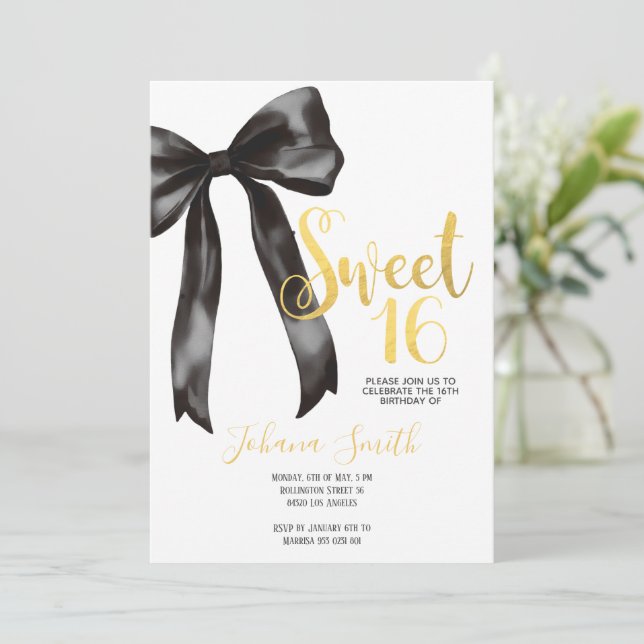 Invitación Black Bow Gold Sweet Sixteen Girl Birthday Party (Anverso de pie)