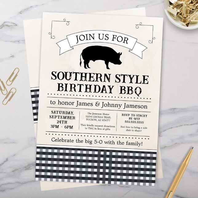 Invitación Black Gingham Southern BBQ Pig Roast Birday (Southern Style BBQ Cookout Birthday Party Invitation with Black and White Gingham)