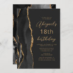 Invitación Black Gold Agate Slate Script 18º cumpleaños<br><div class="desc">El borde izquierdo de esta elegante y moderna invitación a la fiesta de cumpleaños cuenta con un borde de batida de color negro adornado con un purpurina de imitación de oro. El texto de personalizable combina secuencias de comandos de color dorado y fuentes sans serif en un fondo negro de...</div>