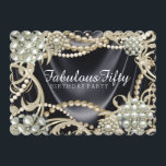 Invitación Black Satin Pearl Glamorosa fiesta de cumpleaños<br><div class="desc">Invitación a la fiesta de cumpleaños de perlas de marfil negro de una mujer con elegantes cordones de perlas y chillidos de perlas sobre un fondo de satén negro. Puede agregar sus detalles en el estilo de letra y en la redacción de su elección.</div>