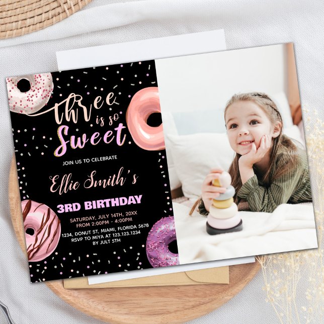 Invitación Black Three Sweet Pink Photo Donut Cumpleaños (Black Three Sweet Pink Photo Donut Birthday Invitation)