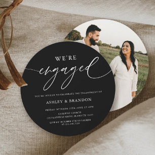 Invitación Black We are Engaged Round Engagement Party