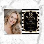 Invitación Black White Stripes Gold Foto 50 cumpleaños<br><div class="desc">Elegante invitación de cumpleaños número 50 con tu foto. Sencillo diseño blanco negro con un falso oro purpurina. Presenta rayas en blanco y negro, fuente de guión y confeti. Perfecto para un elegante fiesta de celebración de cumpleaños. Personaliza con tus propios detalles. ¡Se puede personalizar para cualquier edad! Invitaciones Zazzle...</div>