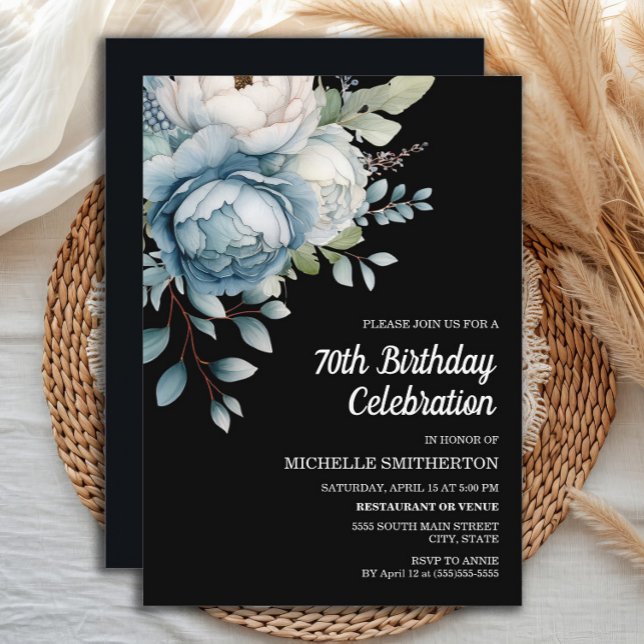 Invitación Blanco Azul Floral Negro Cumpleaños 70 de Mujer (Elegant dusty blue watercolor floral on black 70th birthday party invitation for women.)