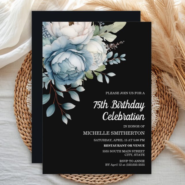 Invitación Blanco Azul Floral Negro Cumpleaños 75 de Mujer (Dusty blue watercolor floral on elegant black 75th birthday party invitation.)