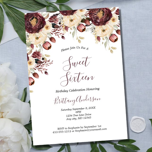 Invitación Blanco Floral Botánico Burgundy Dulces Dieciséis 1 (Burgundy Maroon White Floral Botanical Formal Sweet Sixteen Birthday Party Invitation)