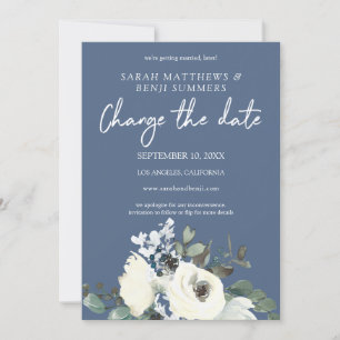 Invitación Blanco y floral azul polvoriento en azul cambiar l