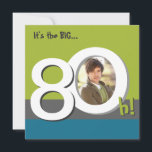 Invitación Blue 80th Big 8-Oh! Fiesta de cumpleaños de la pla<br><div class="desc">Una moderna invitación verde y azul para la fiesta de cumpleaños número 80 diseñada para agregar una foto del niño de cumpleaños. Por favor envíeme un correo electrónico si necesita ayuda para personalizar su diseño.</div>