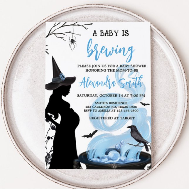 Invitación Blue A Baby prepara Baby Shower de Halloween (Blue Witch A Baby is Brewing Baby Shower Invitation)