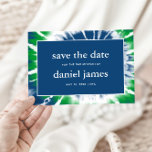 Invitación Blue and Green Tie Dye Save the Date Anunciation<br><div class="desc">Esta invitación moderna incluye letras blancas en el frente con una espiral de tintes azul y verde. Utilice el formulario de plantilla para agregar el texto del personalizado. La función Personalizar se puede utilizar para cambiar el tipo de letra,  el diseño y los colores.</div>