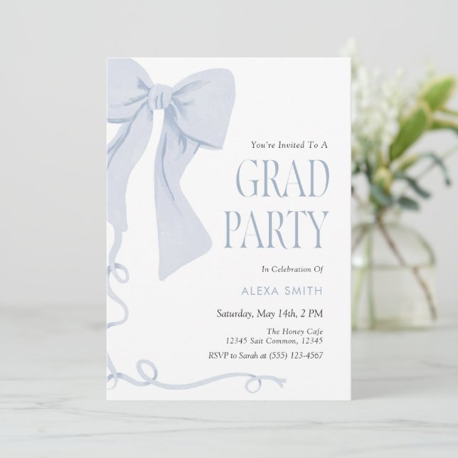 Invitación Blue Bow Graduation Preppy Classic  (Anverso de pie)