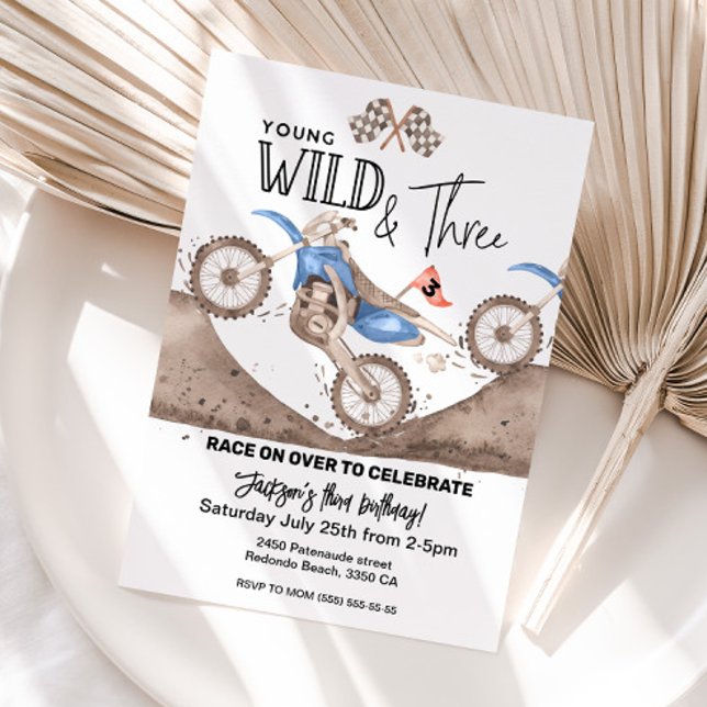 Invitación Blue Dirt Bike 3 cumpleaños Young WILD y TRES (Blue dirt bike 3rd birthday invitation, young wild three)