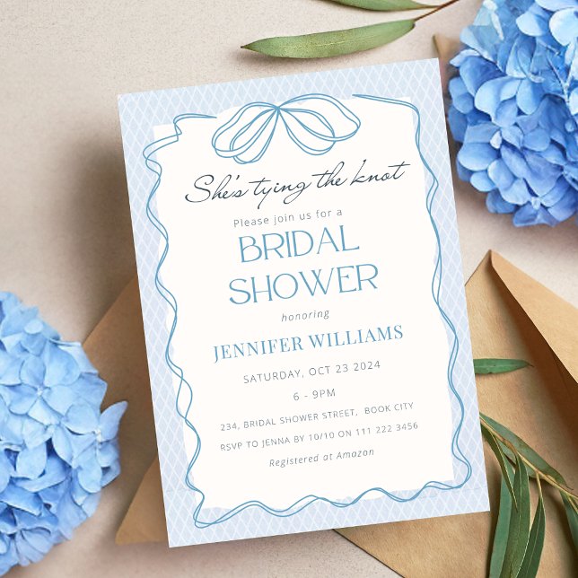Invitación Blue está atando la ducha de novia Knot Lace (Blue She's Tying the Knot Lace Bridal Shower Invitation)